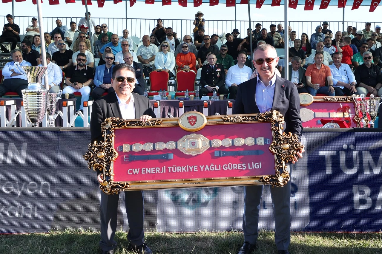 Kocaeli'de başpehlivan altın kemeri Feyzullah Akt&uuml;rk'&uuml;n oldu