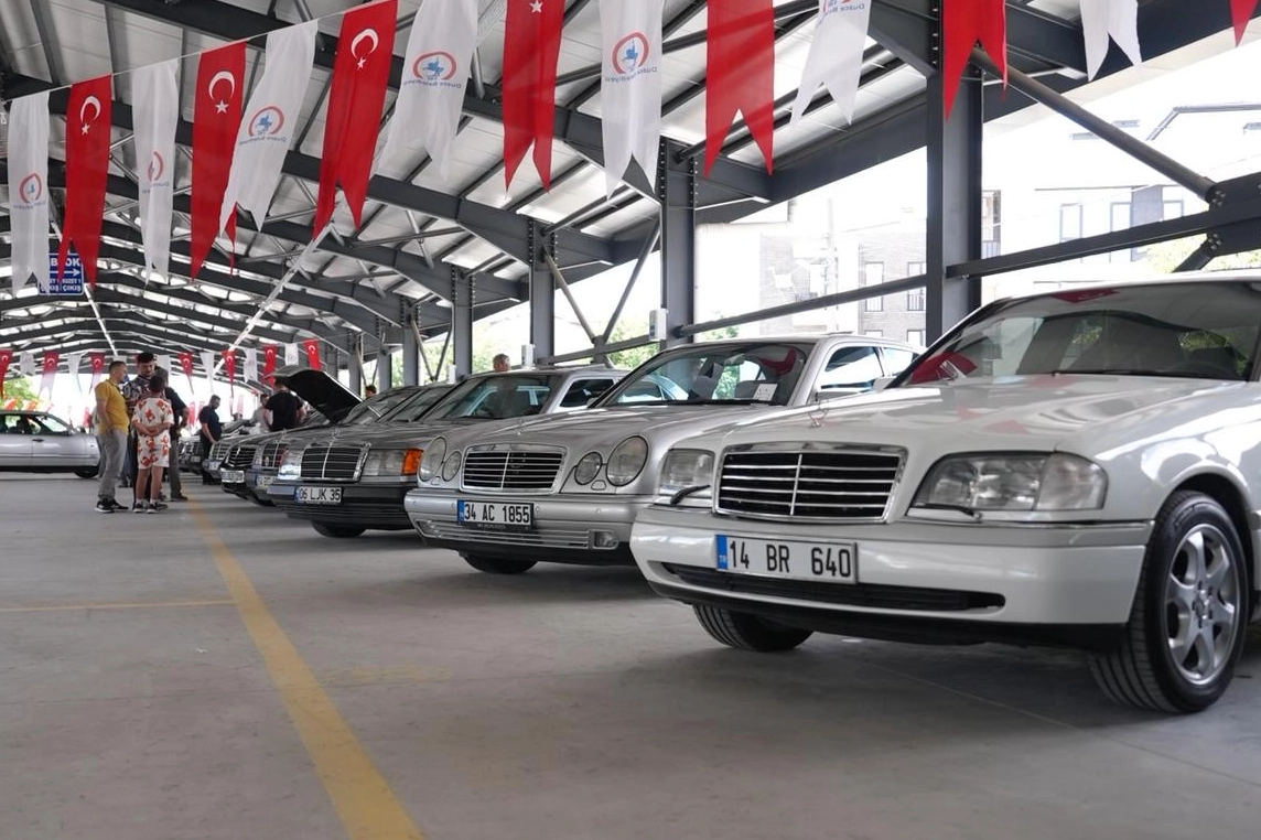 D&uuml;zce'de Mercedes tutkunları buluştu