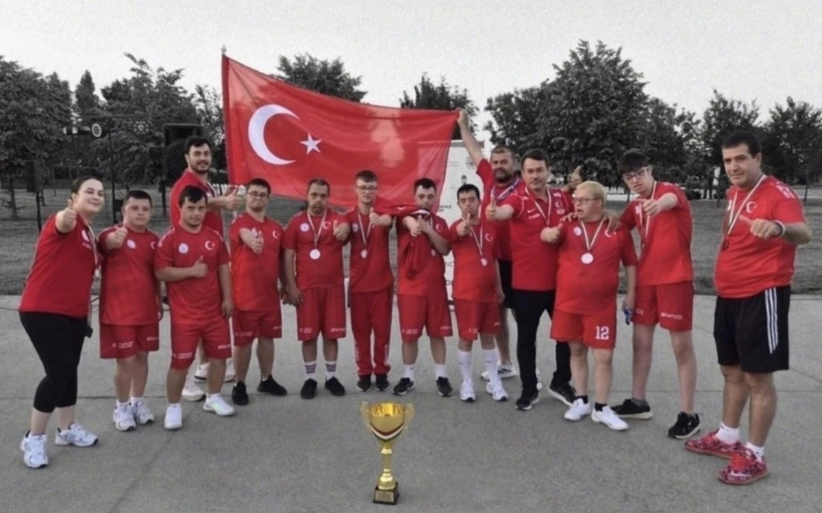 Bizim &Ccedil;ocuklar D&uuml;nya İkincisi Oldu: &Ccedil;OM&Uuml;&rsquo;de Hazırlandılar, T&uuml;rkiye&rsquo;ye Gurur Yaşattılar.