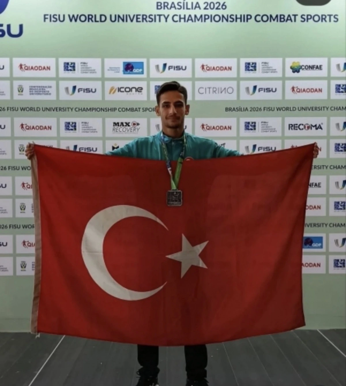 &Ccedil;OM&Uuml;&rsquo;l&uuml; Sefa Emre Ok&ccedil;u D&uuml;nya K&uuml;rs&uuml;s&uuml;nde: Brezilya&rsquo;dan G&uuml;m&uuml;ş Madalyayla D&ouml;nd&uuml;