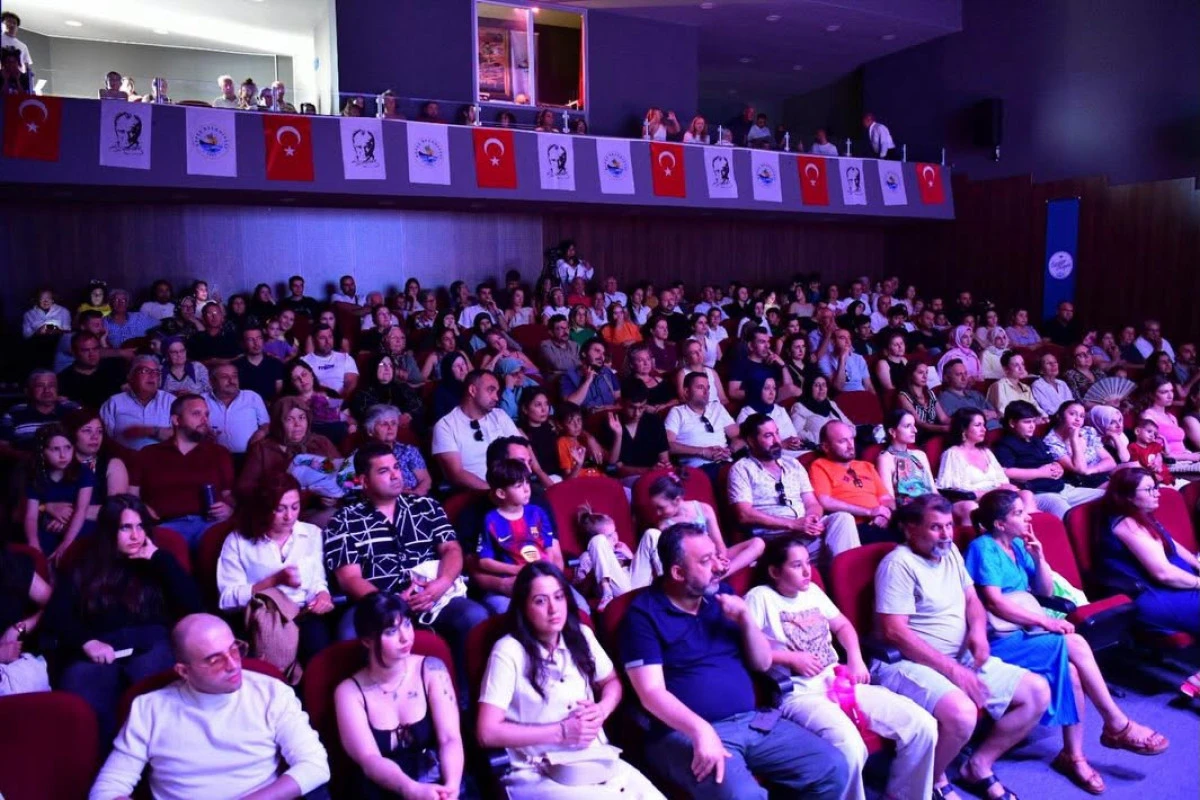 &ldquo;Hisler&rdquo; G&ouml;sterisiyle Sanat ve Zarafet Sahnede Buluştu