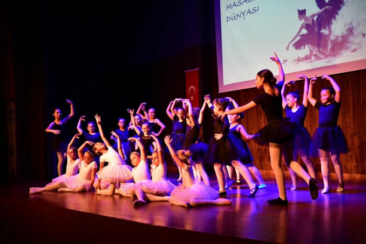 &ldquo;Hisler&rdquo; G&ouml;sterisiyle Sanat ve Zarafet Sahnede Buluştu