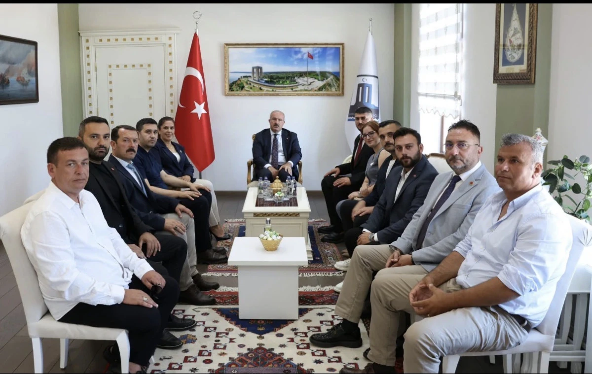 MHP &Ccedil;anakkale İl Y&ouml;netiminden Vali Toraman&rsquo;a Ziyaret